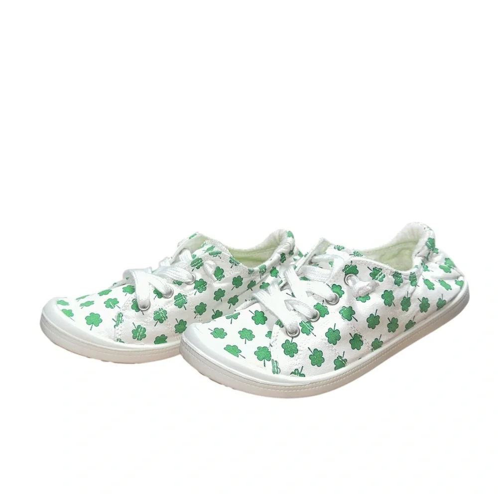 Isaac Mizrahi Women’s White Canvas Sneakers with‎ Green Clover Design size 6.5